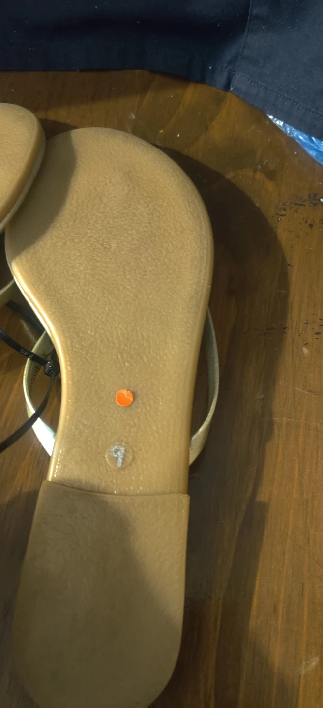 Steve Madden Gold Thong Sandals Size 9 - photo 3