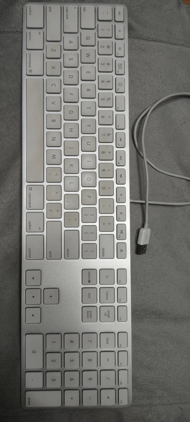 Apple Wired USB Keyboard with Numeric Keypad