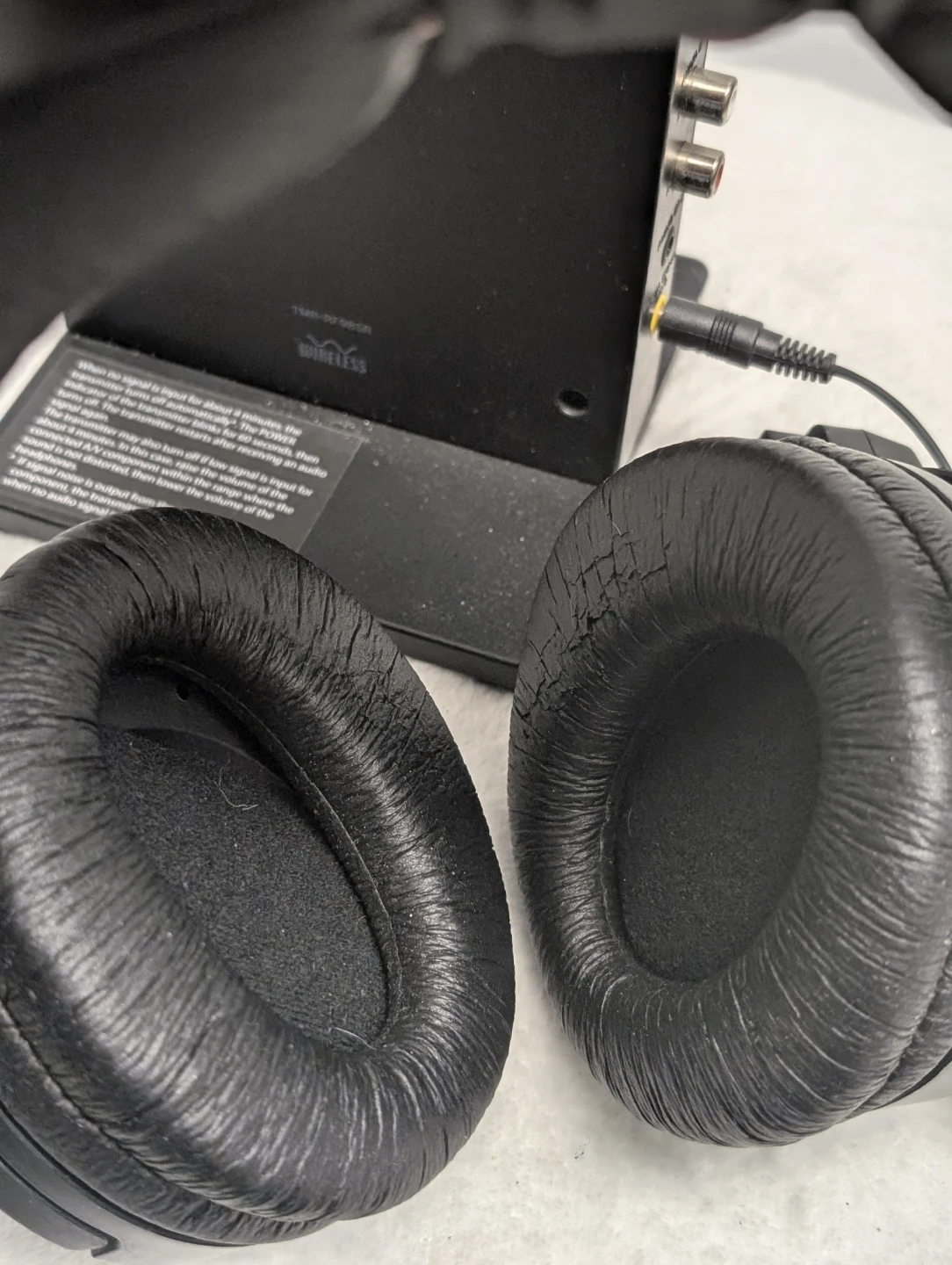 Sony MDR-RF985R Wireless Headphones with Stand and AC Adapter - photo 5