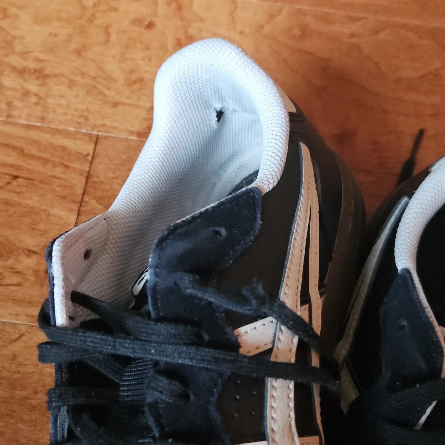 ASICS Skyhand OG Sneakers in Black/Gum - photo 5