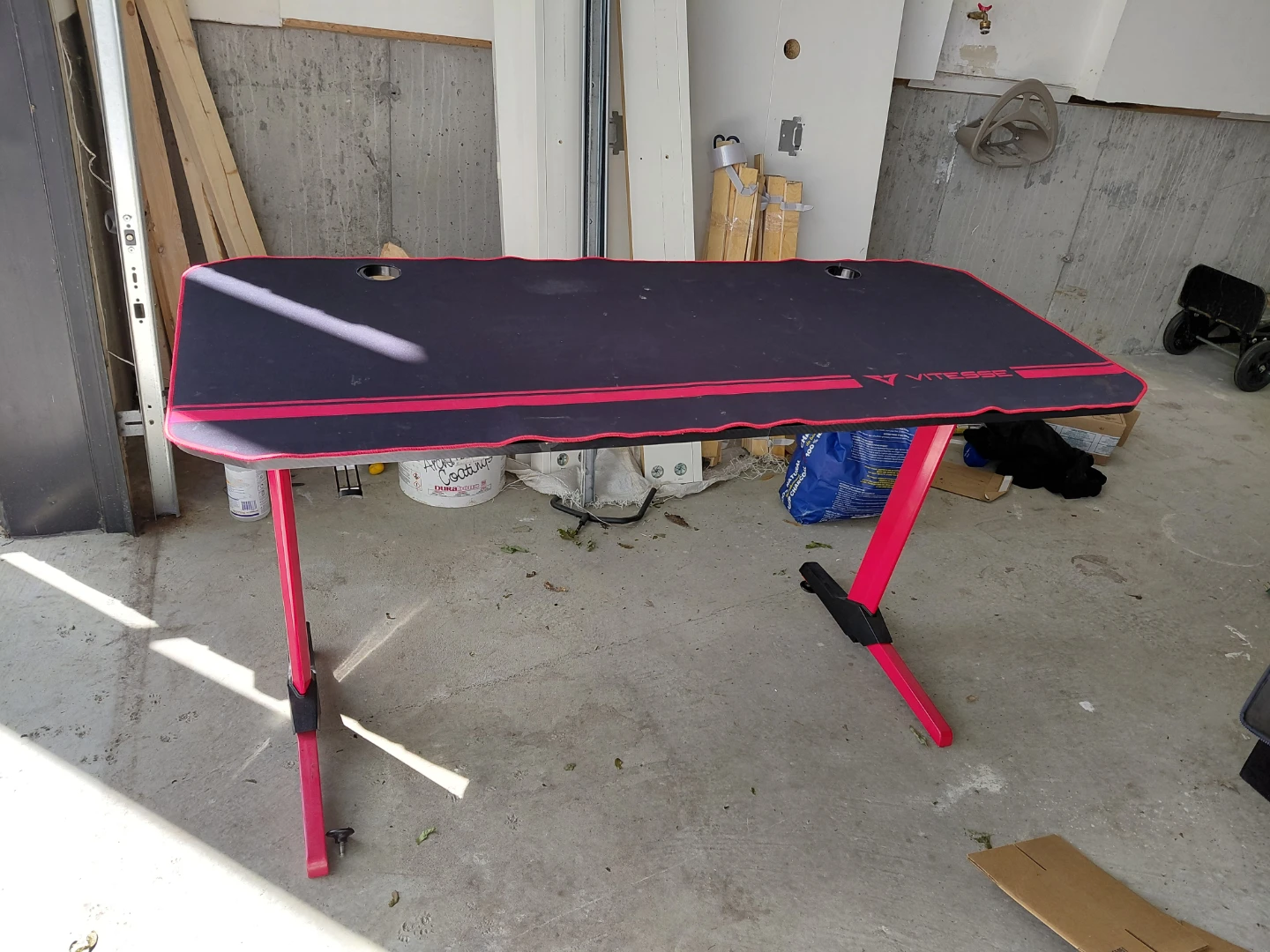 Vitesse Gaming Desk