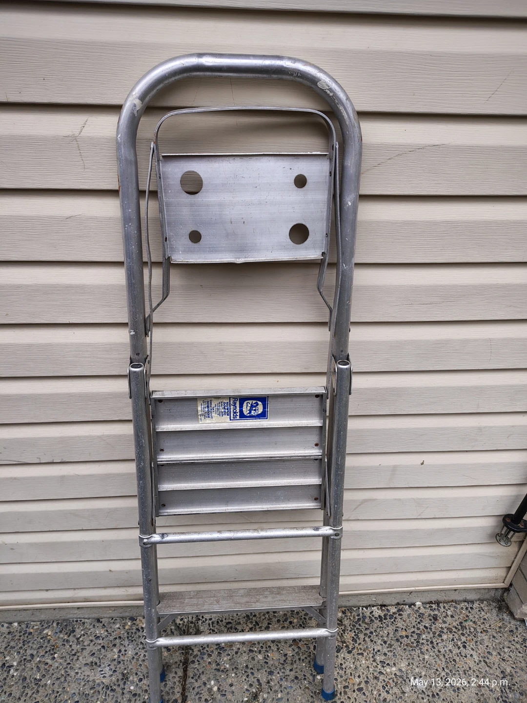 Reynolds 4ft Aluminum Folding Ladder with tray - photo 2