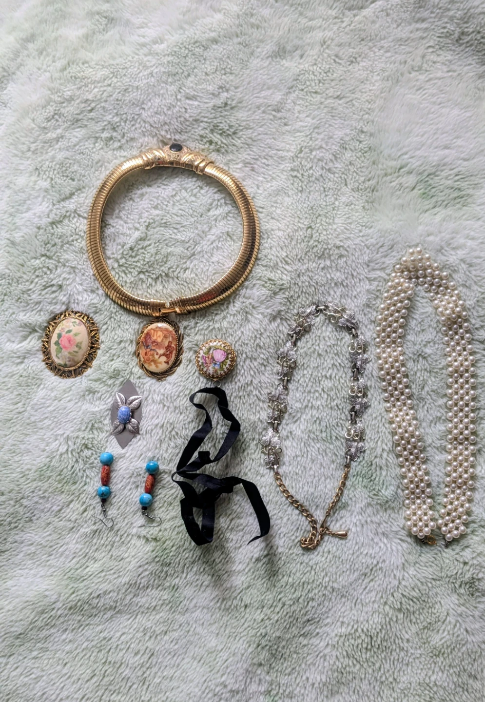 Assorted Vintage Jewelry Lot