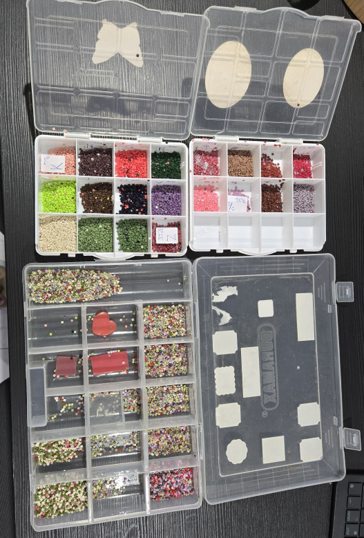 🎁🎁3  Beads Storage Organizer Containers with pieces Lot - photo 2
