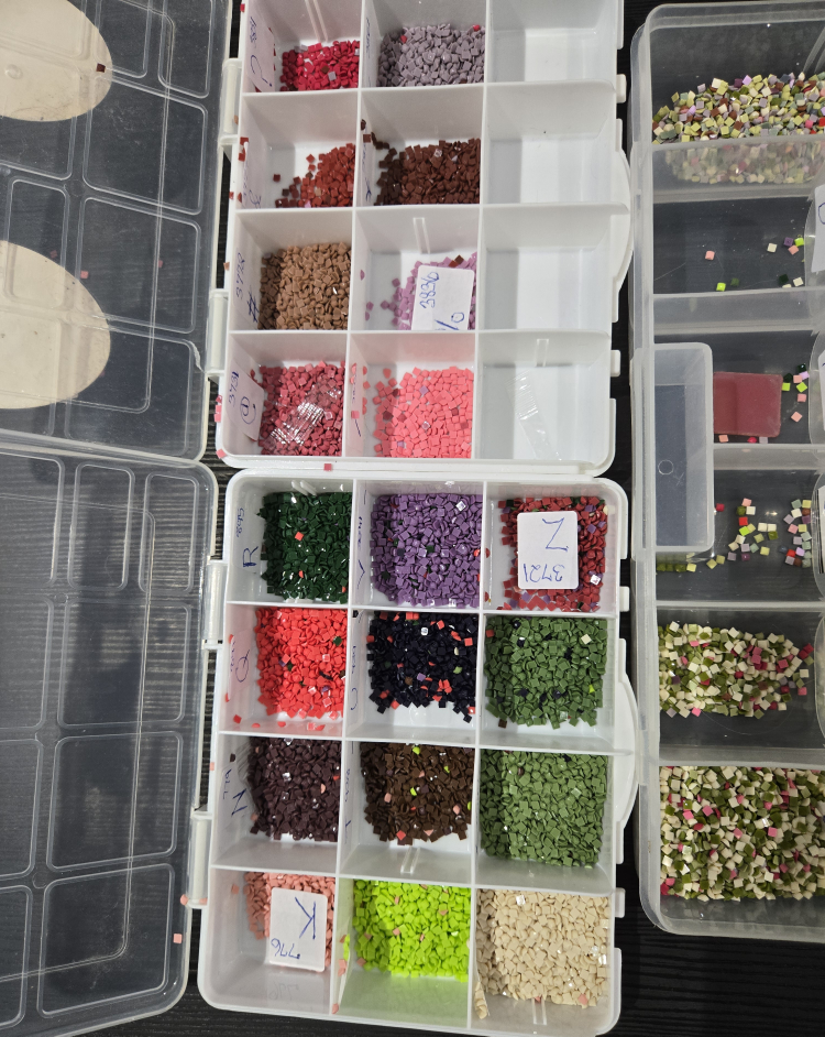 🎁🎁3  Beads Storage Organizer Containers with pieces Lot