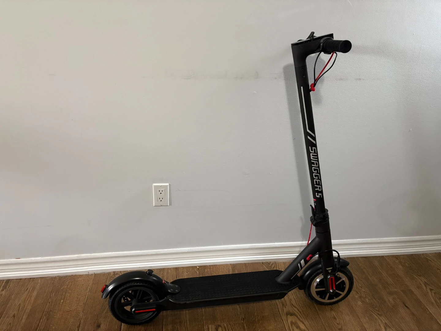 Swagtron Swagger 5 Folding Electric Scooter - photo 3