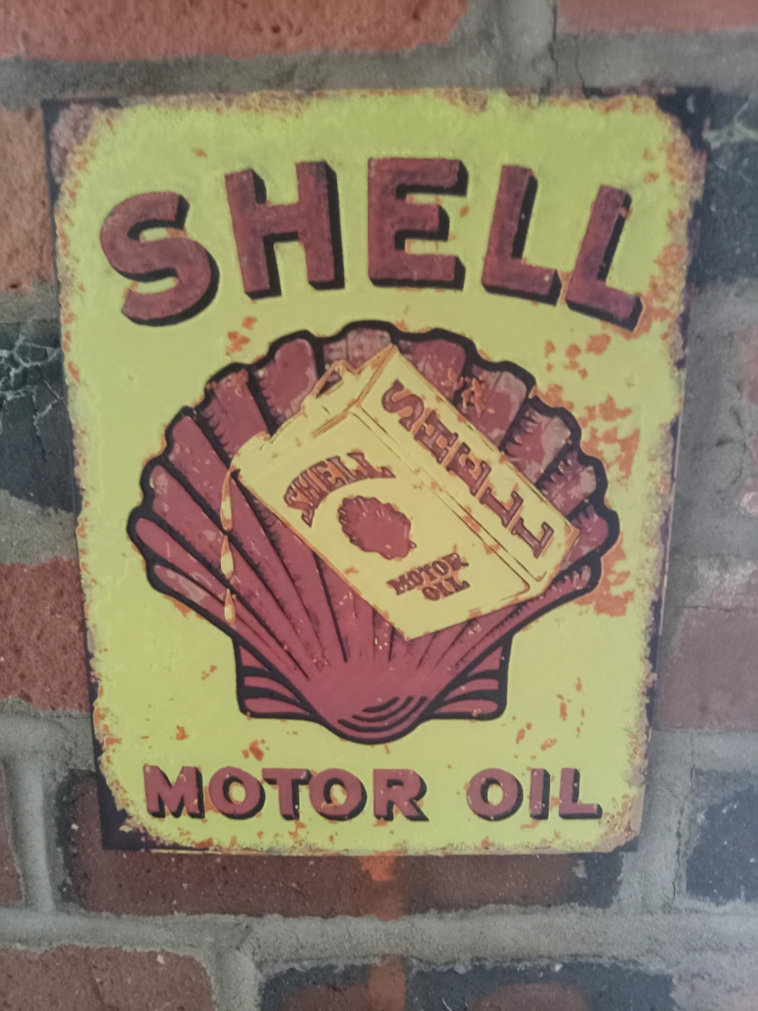 ⛽ Vintage Style Shell Motor Oil Metal-Look Wall Plaque / Sign
