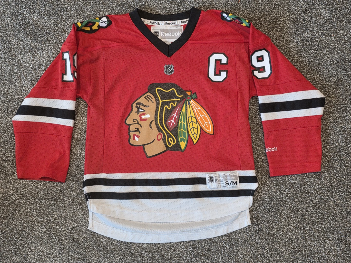 Reebok Chicago Blackhawks Jonathan Toews Jersey Size youth S/M