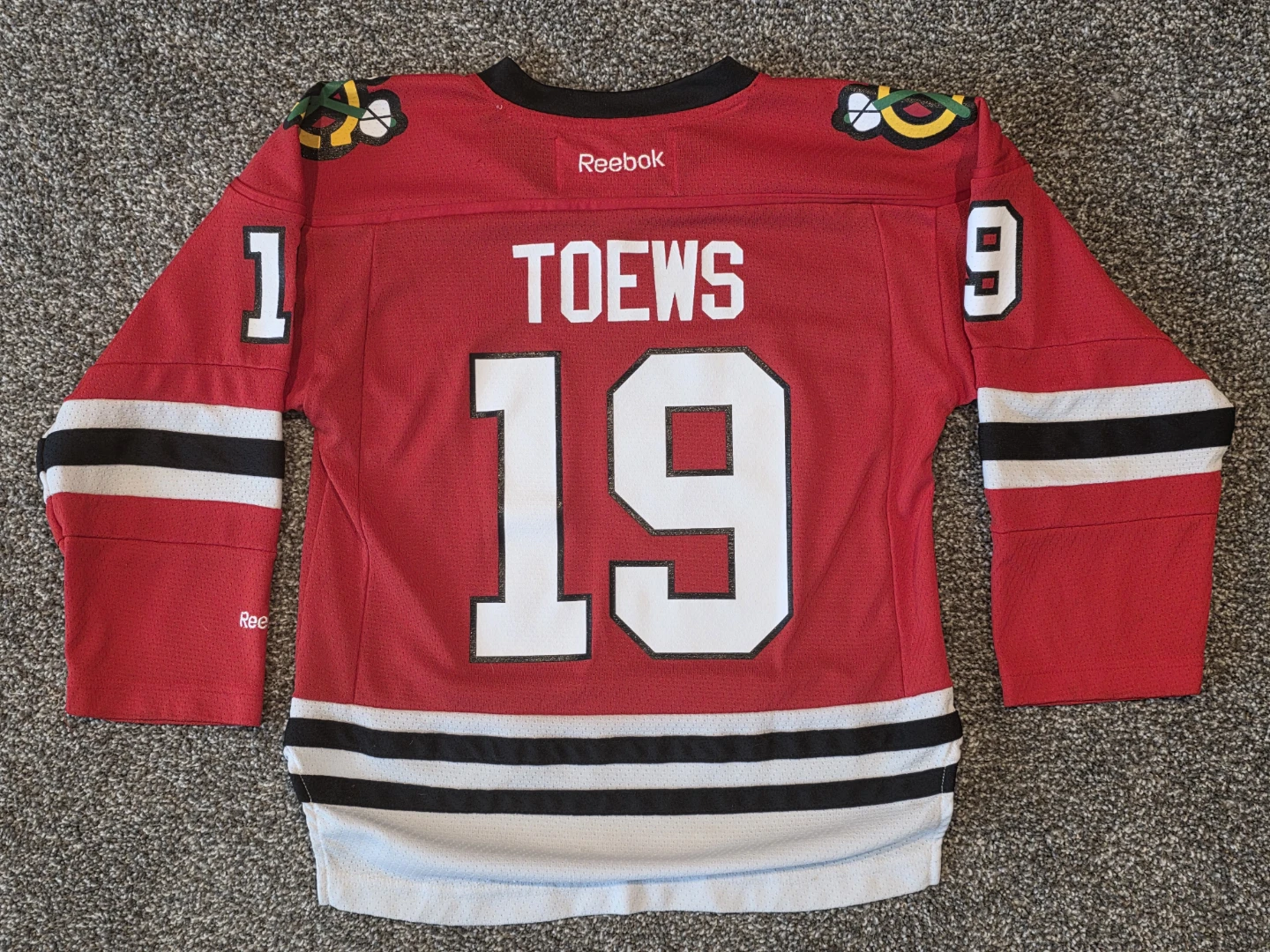 Reebok Chicago Blackhawks Jonathan Toews Jersey Size youth S/M - photo 2
