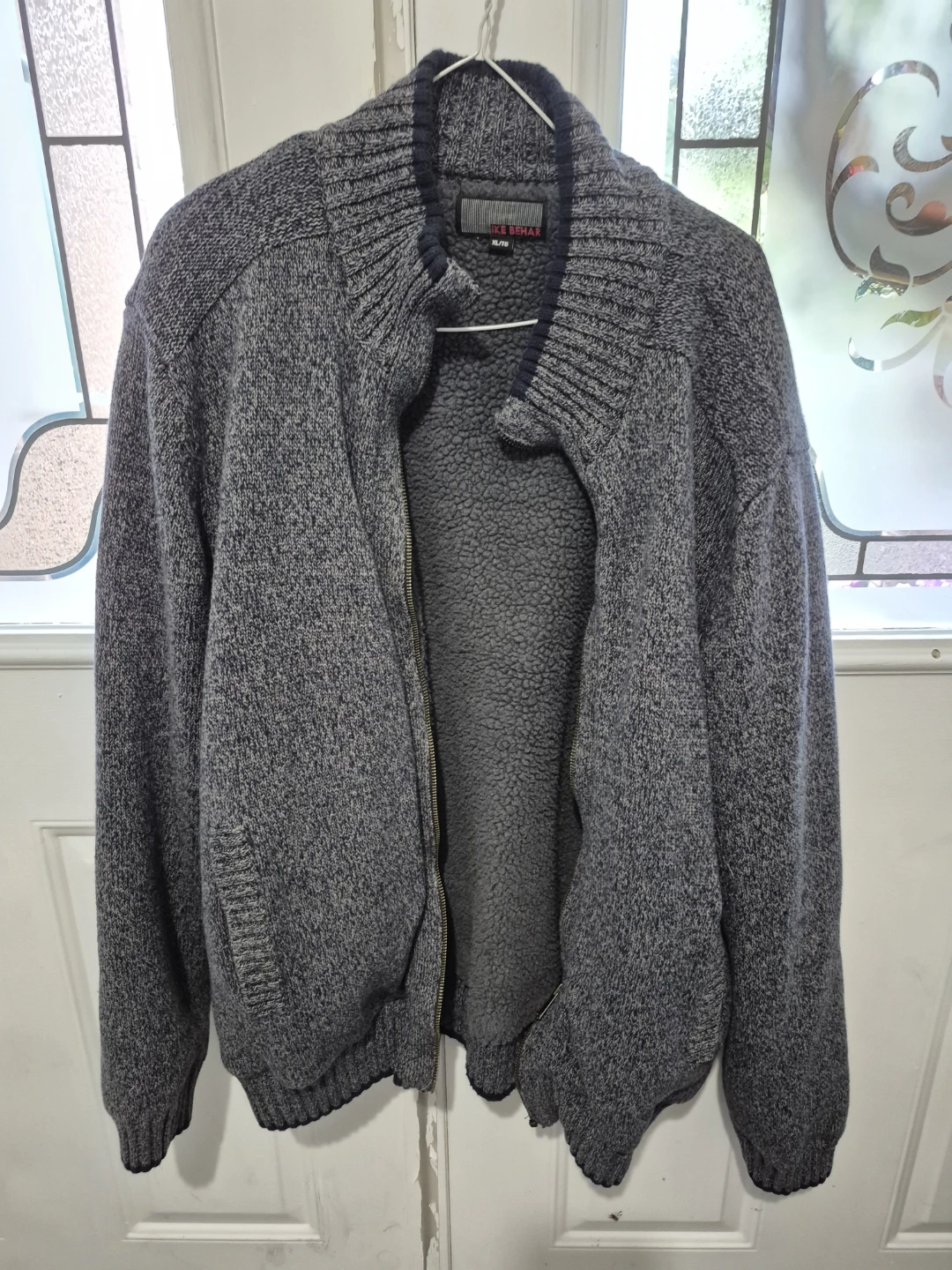 Like new..Men's Zippered Sweater - XL/TG - photo 2