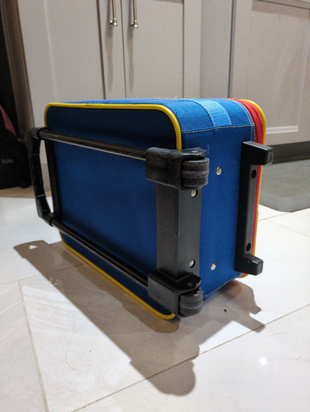 Disney Mickey & Minnie Mouse Rolling Suitcase - photo 3