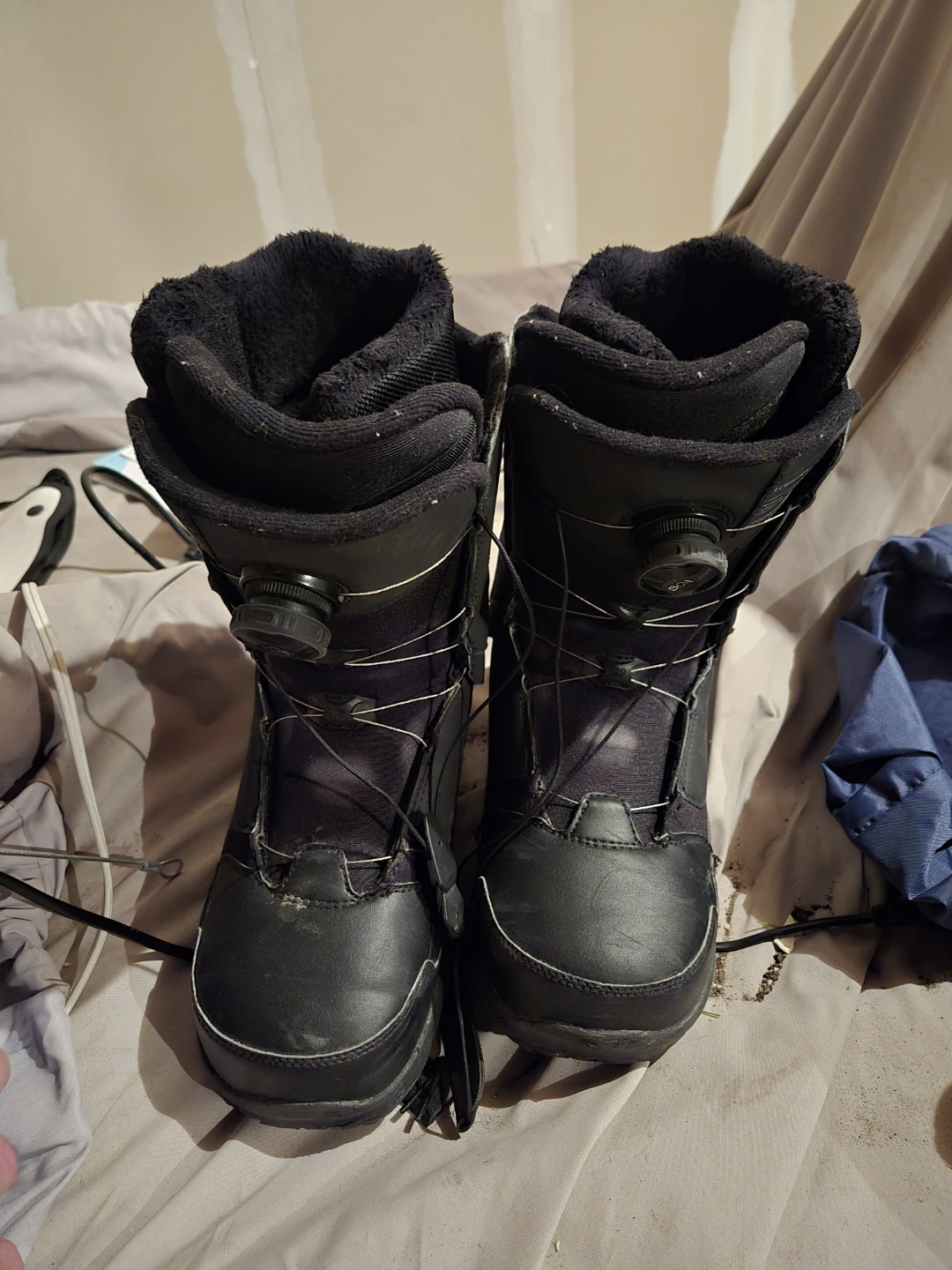 Mens size 9 k2 snowboard boots used twice almost new