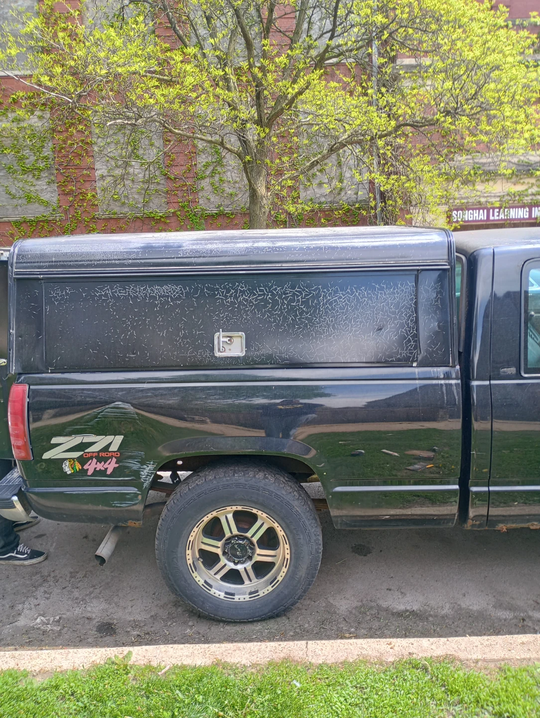 Black Chevrolet 4x4 Truck with Camper Shell - photo 2