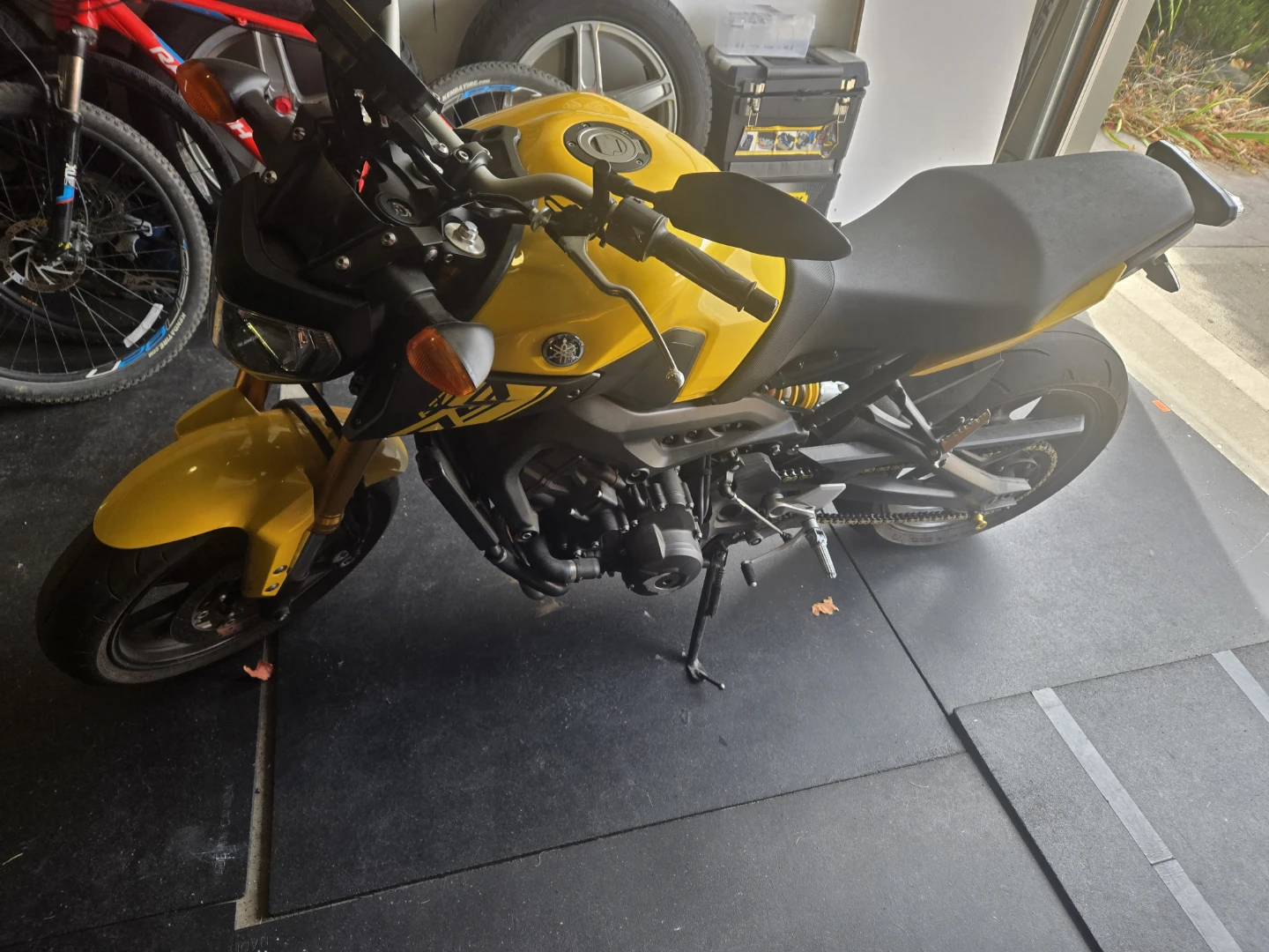 Yellow Yamaha Motorcycle - photo 3