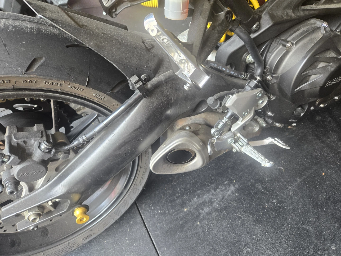 Yellow Yamaha Motorcycle - photo 4