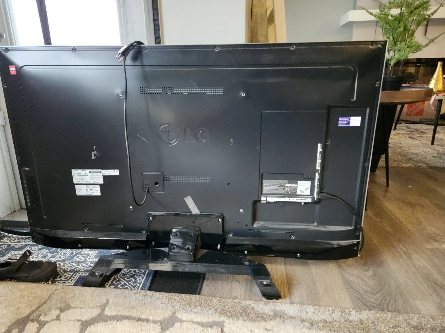 55in LG TV - photo 2