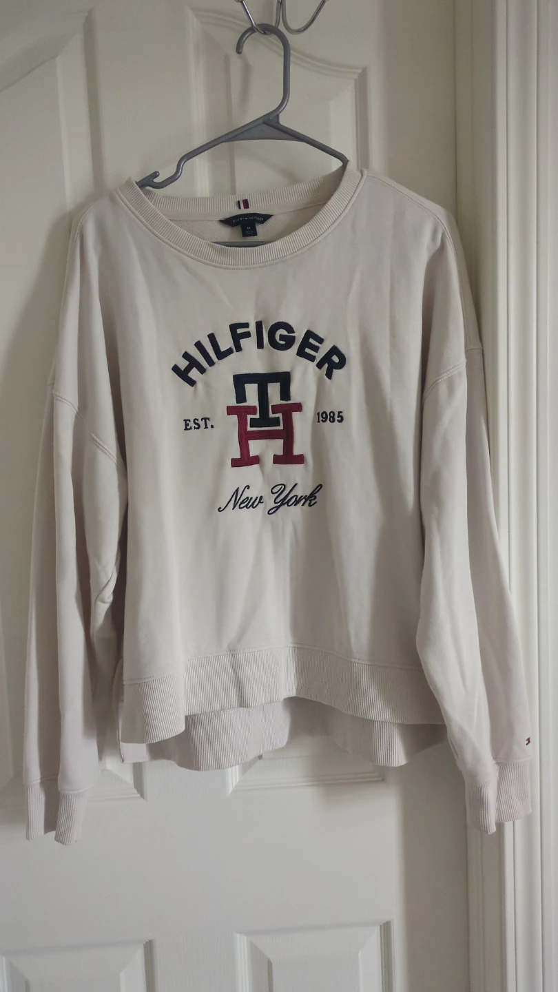 Tommy Hilfiger Cream Crewneck Sweatshirt - Size M