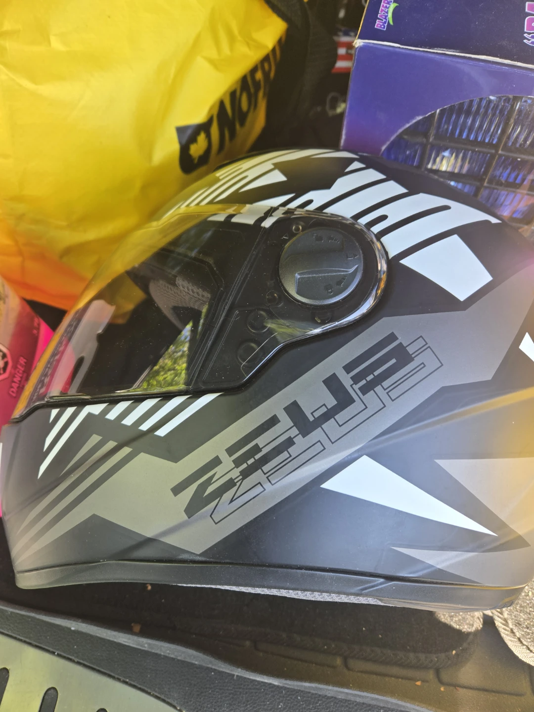 ZEUS Motorcycle Helmet - photo 2