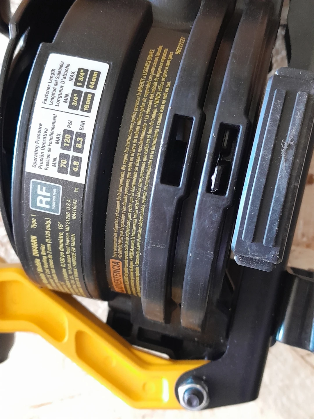DeWalt DW46RNN Coil Roofing Nailer - photo 5