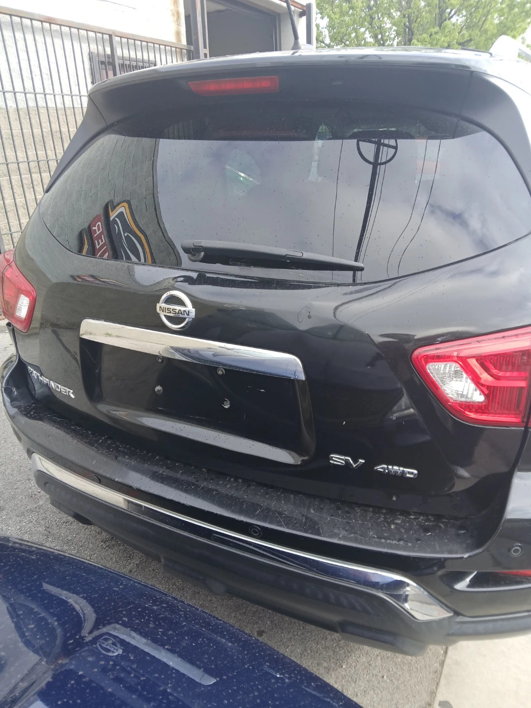 Nissan Pathfinder SV 4WD - photo 4