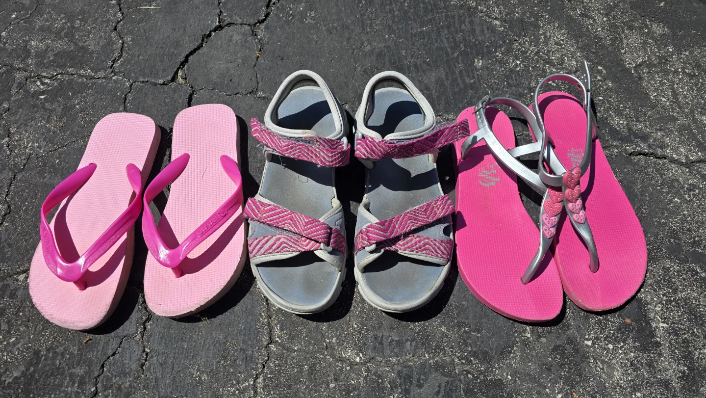 Girls Sandals flip flops Size 32/33