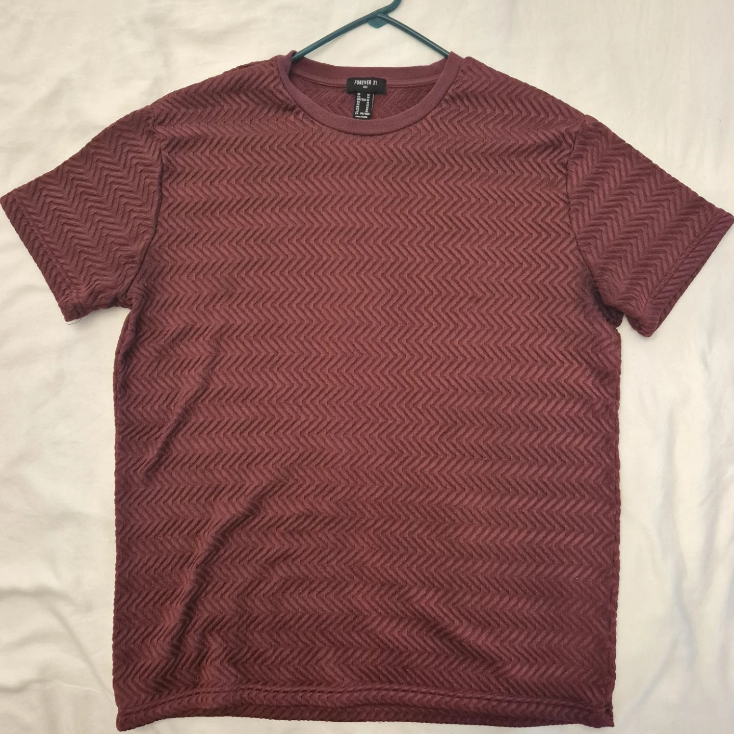 Forever 21 Men's Burgundy Textured T-Shirt Size Medium