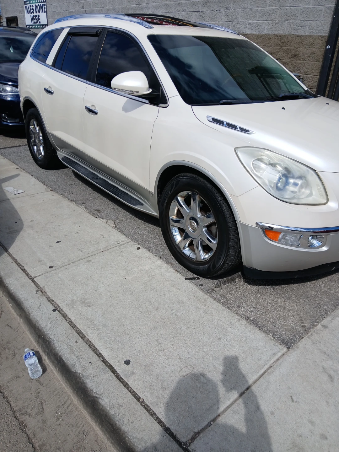 White Buick Enclave SUV - photo 2