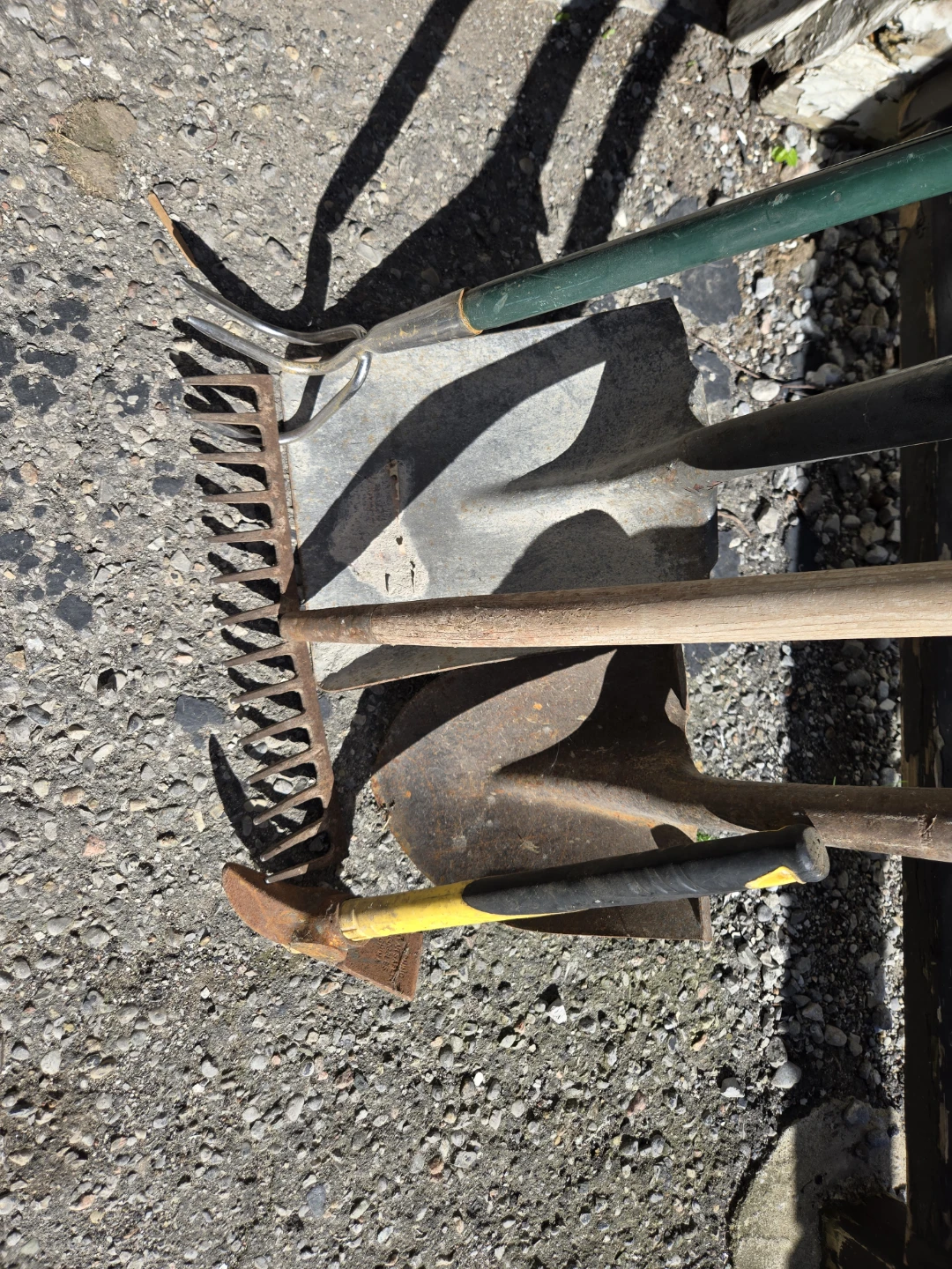 Grizzly Garden Tools - Shovel, Rake, and Hoe - photo 2