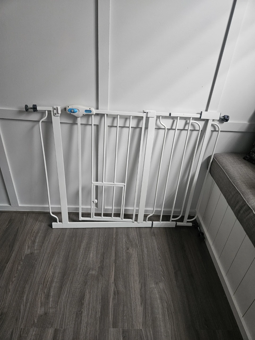 Carlson White Metal Pet Gate