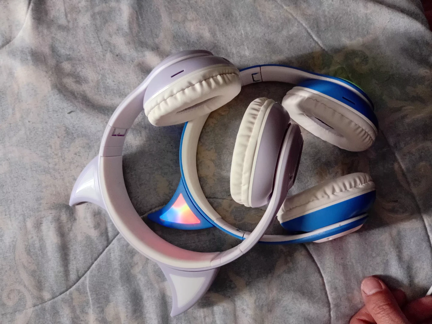 Blue & White Cat Ear Headphones with LED Lights - photo 3
