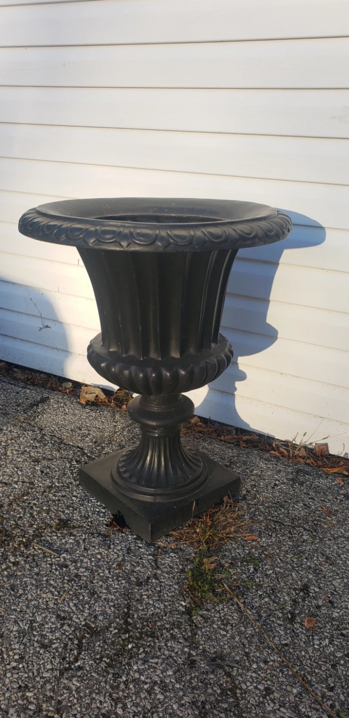 Garden urns Fibreglass