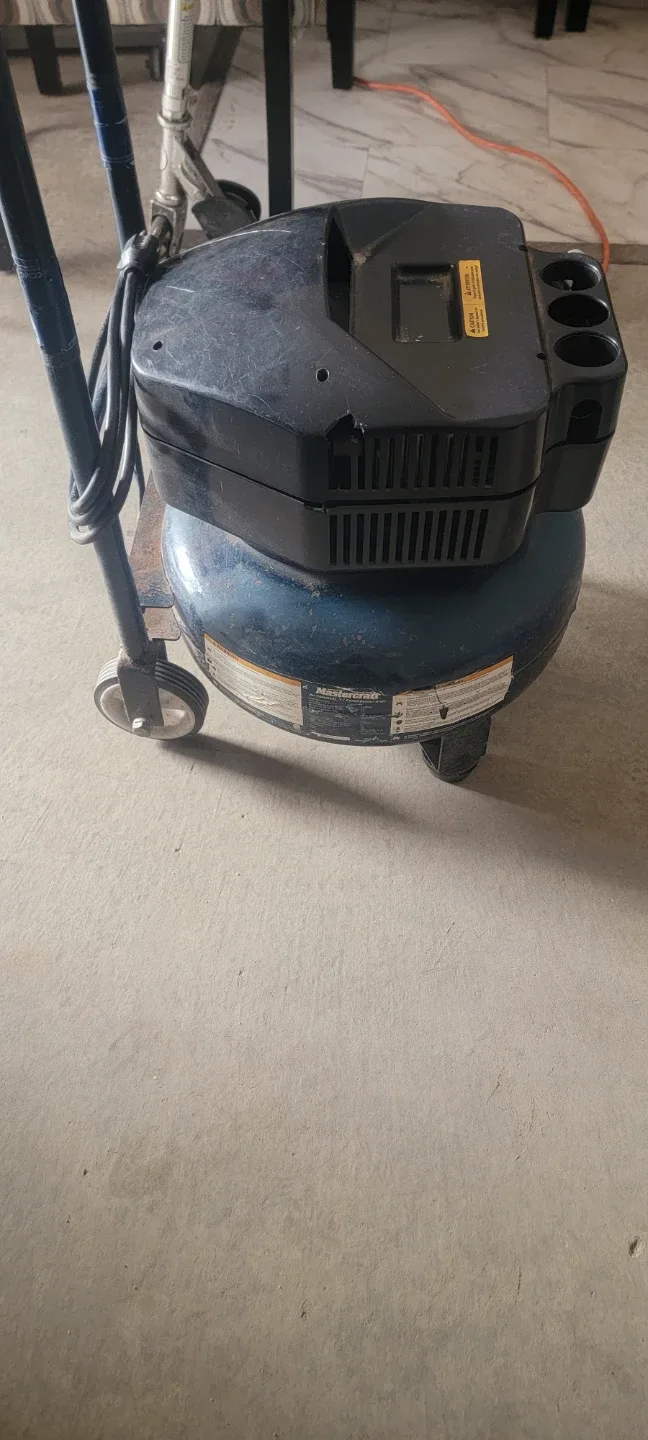 Mastercraft Air Compressor - photo 3