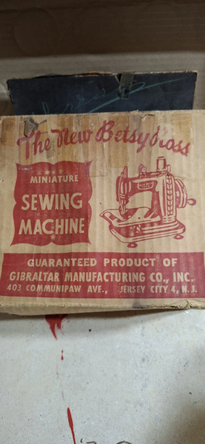 Mini sewing machine - photo 2