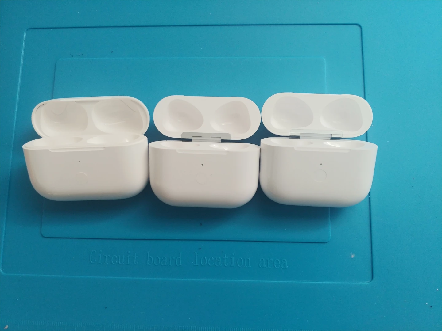 Apple AirPods Wireless Charging Cases - photo 4