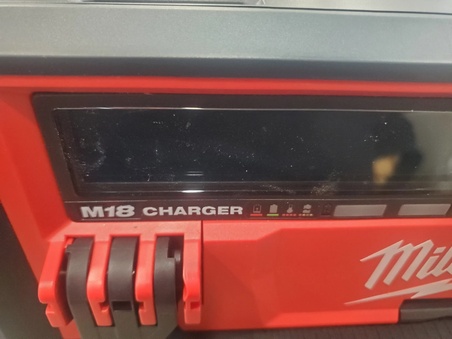 Milwaukee M18 Charger Radio - photo 5