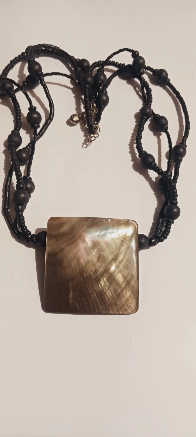 Gorgeous Mother of Pearl Square Pendant Beaded Necklace - photo 3