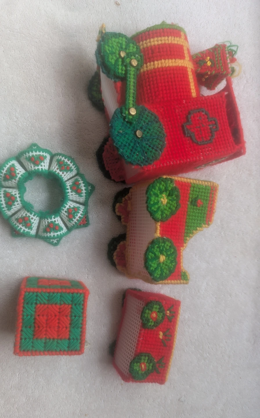 Plastic Canvas Christmas Train Set lot of 5 - photo 2