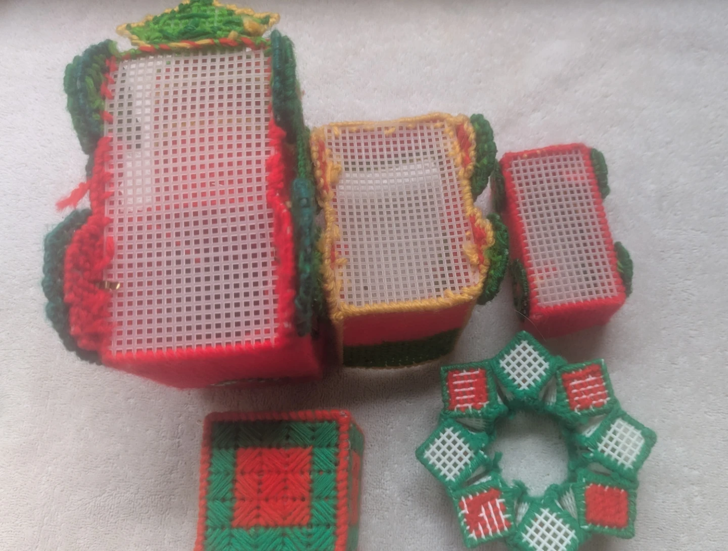 Plastic Canvas Christmas Train Set lot of 5 - photo 4