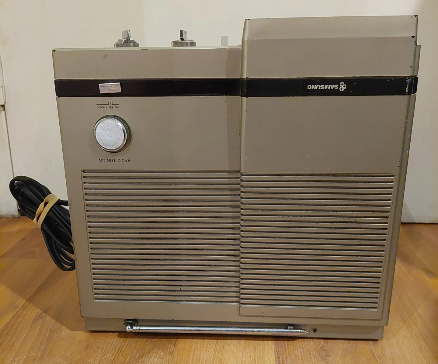 Samsung BT-123A TV/Radio Combo