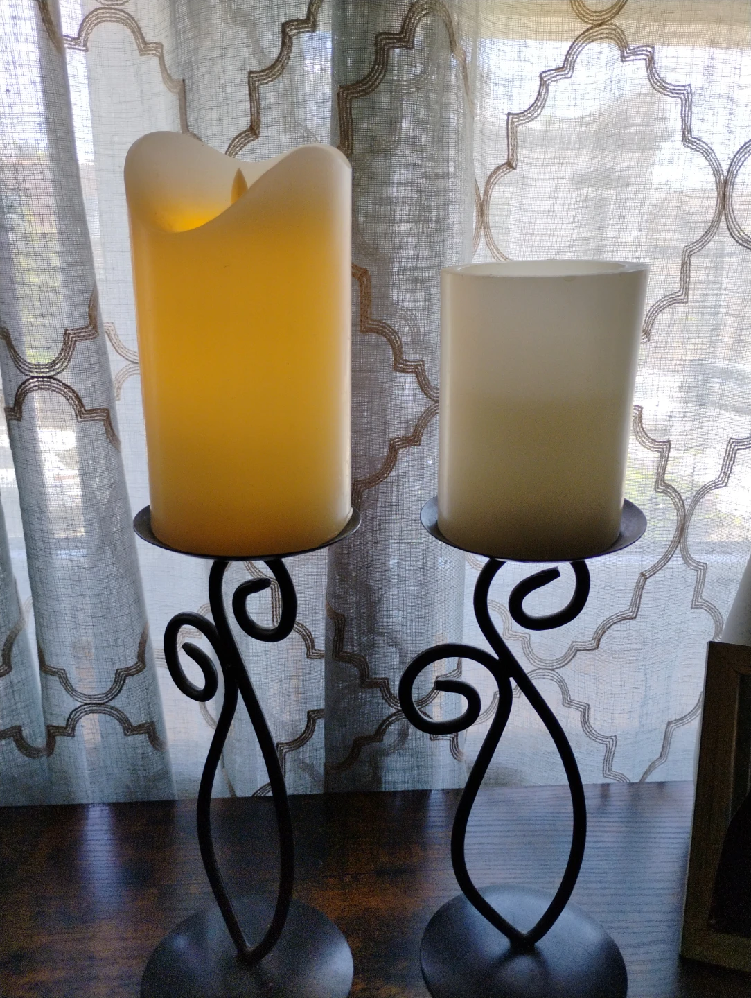 Set of 2 LED Flameless Candles with Candle Holders