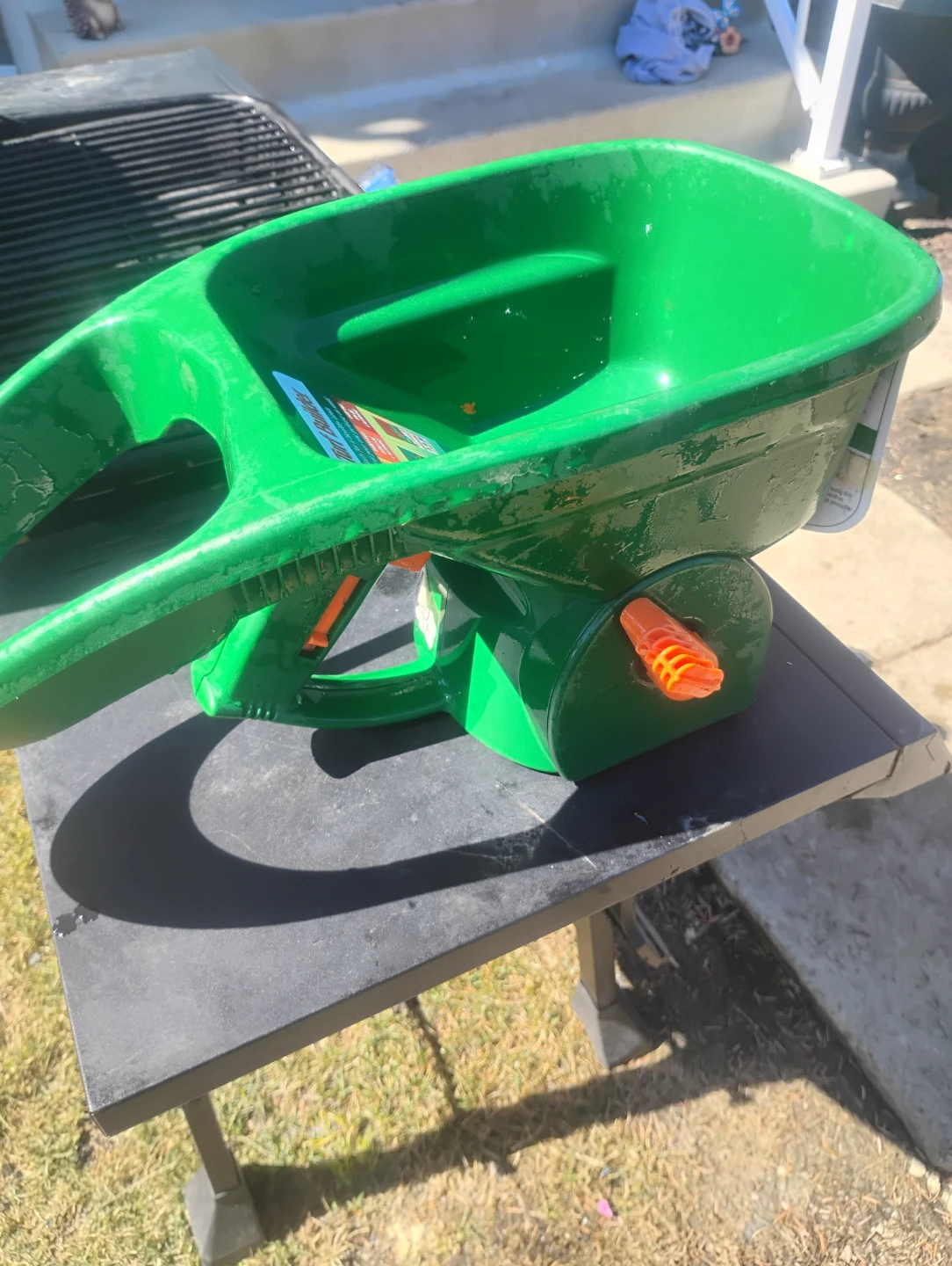 Scotts Handy Green II Hand-Held Spreader
