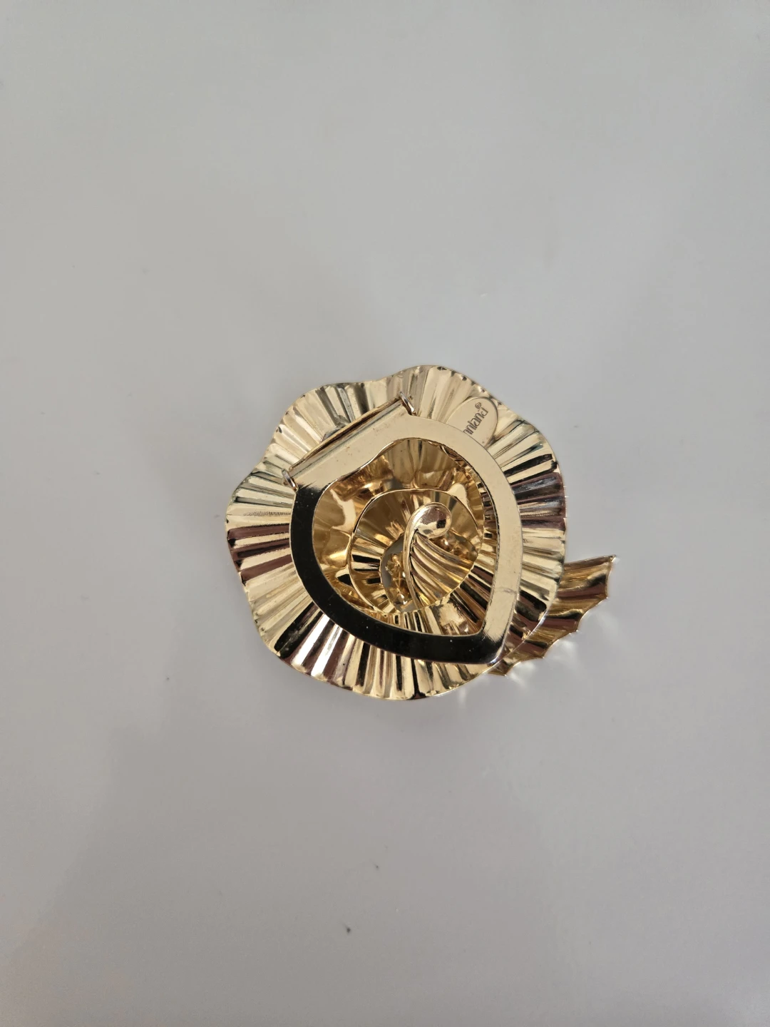 Gold-tone Spiral Scarf Clip with small rhinestones - photo 2