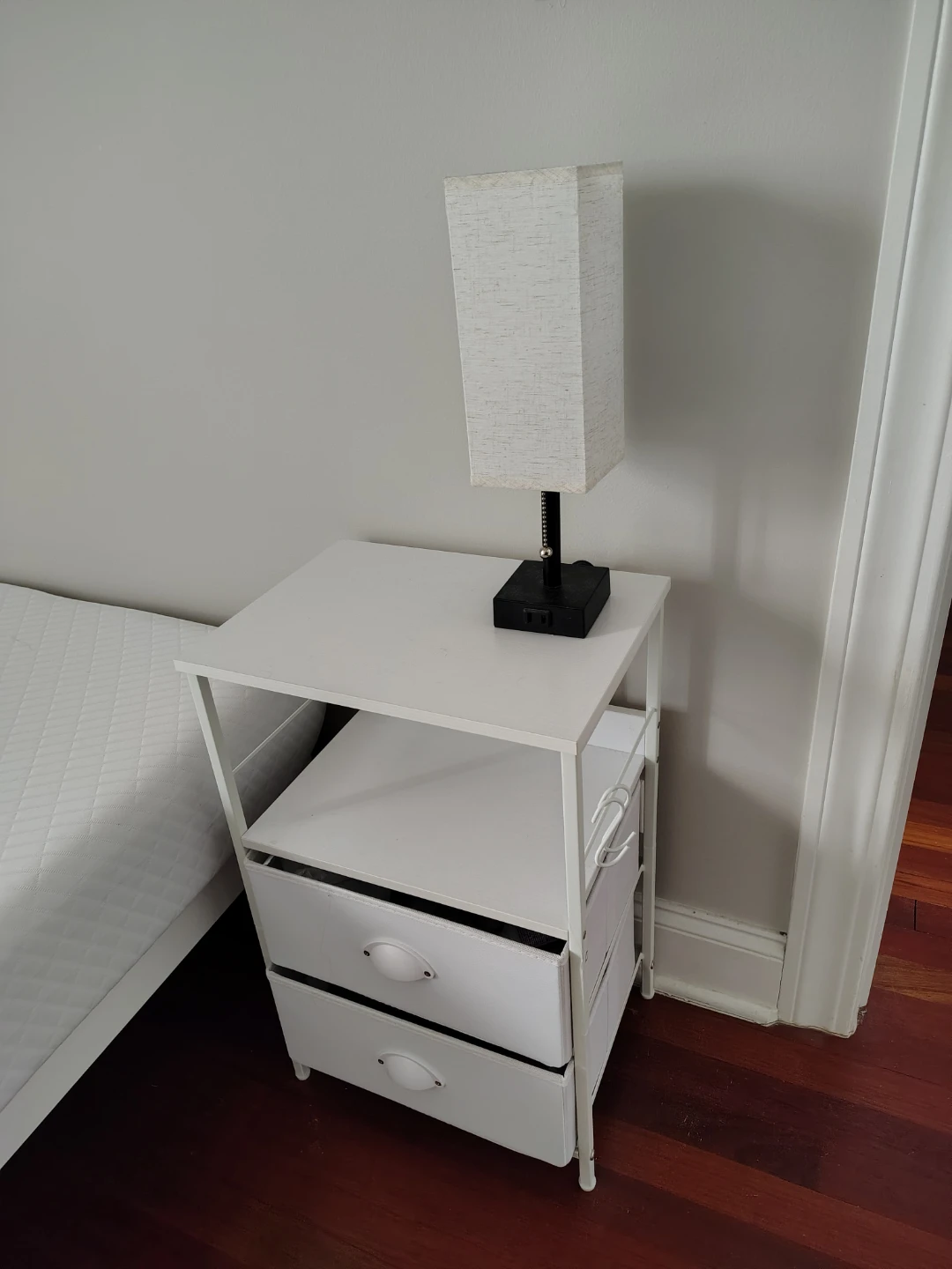 White Nightstands with Table Lamps (Set of 2 each) - photo 2