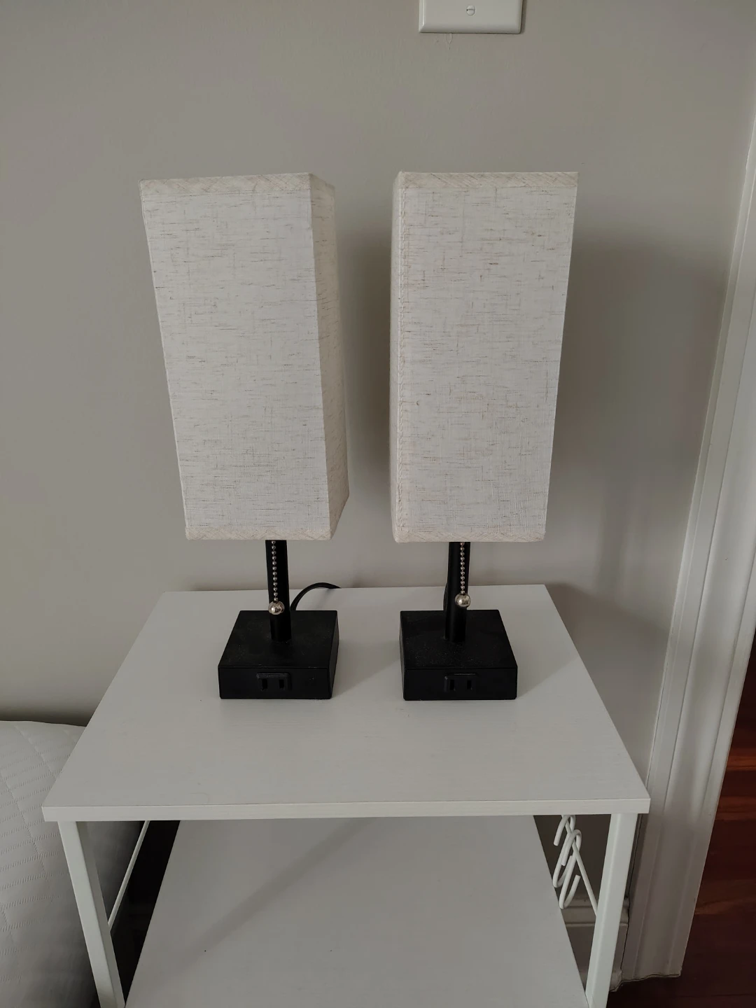 White Nightstands with Table Lamps (Set of 2 each) - photo 4