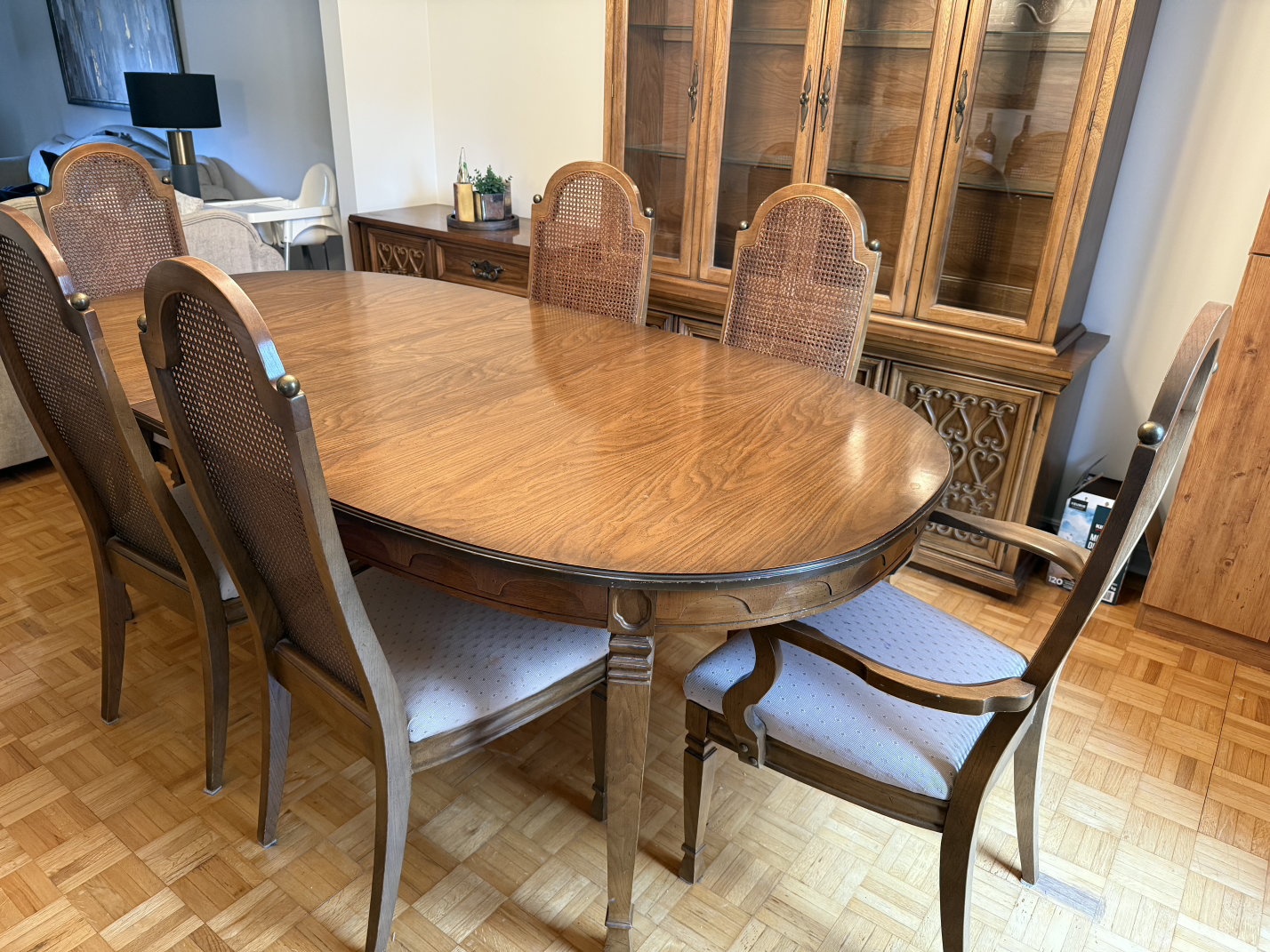 Wooden Dining Table and Chairs Set+cabinets