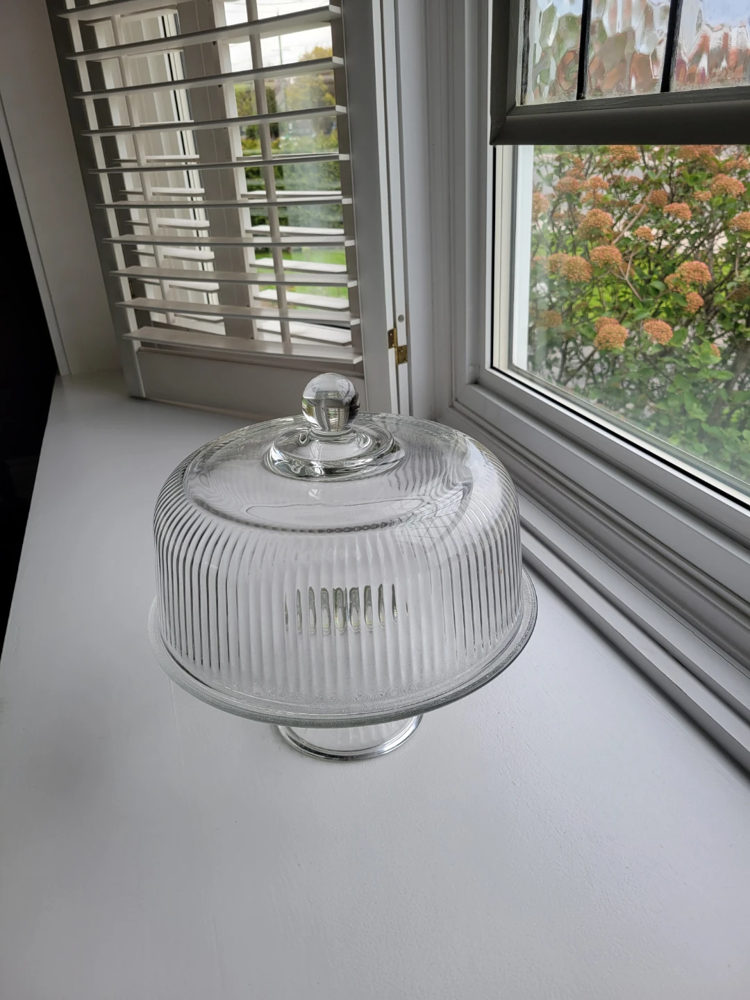 Vintage Anchor Hocking Ribbed Glass Dessert Dome. Cake stand.