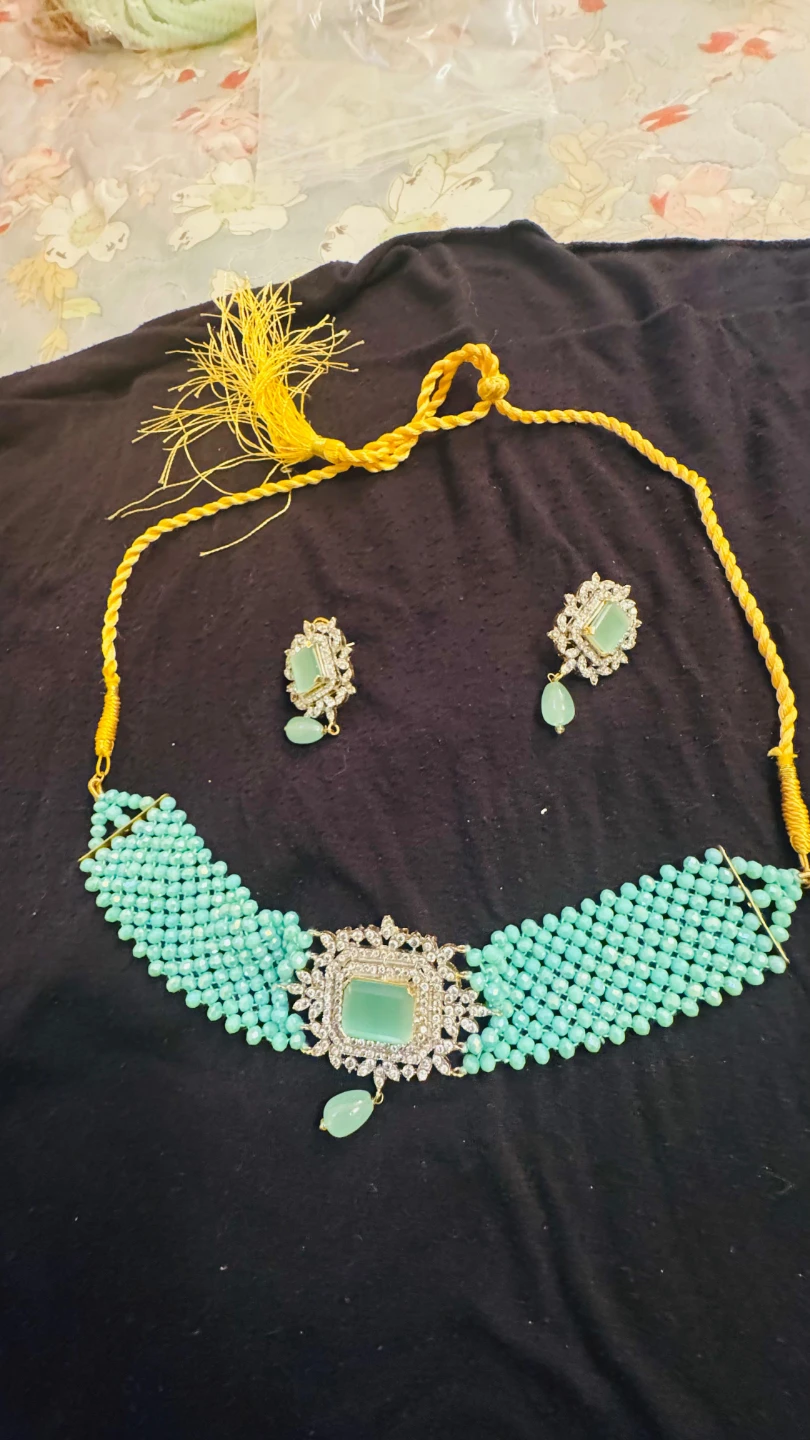 Set of 4 Beaded Choker Necklaces and Earrings - photo 3