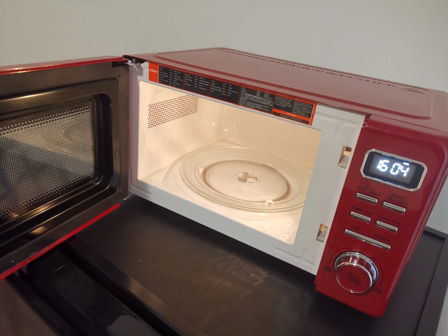 Galanz Retro Red Microwave - photo 2