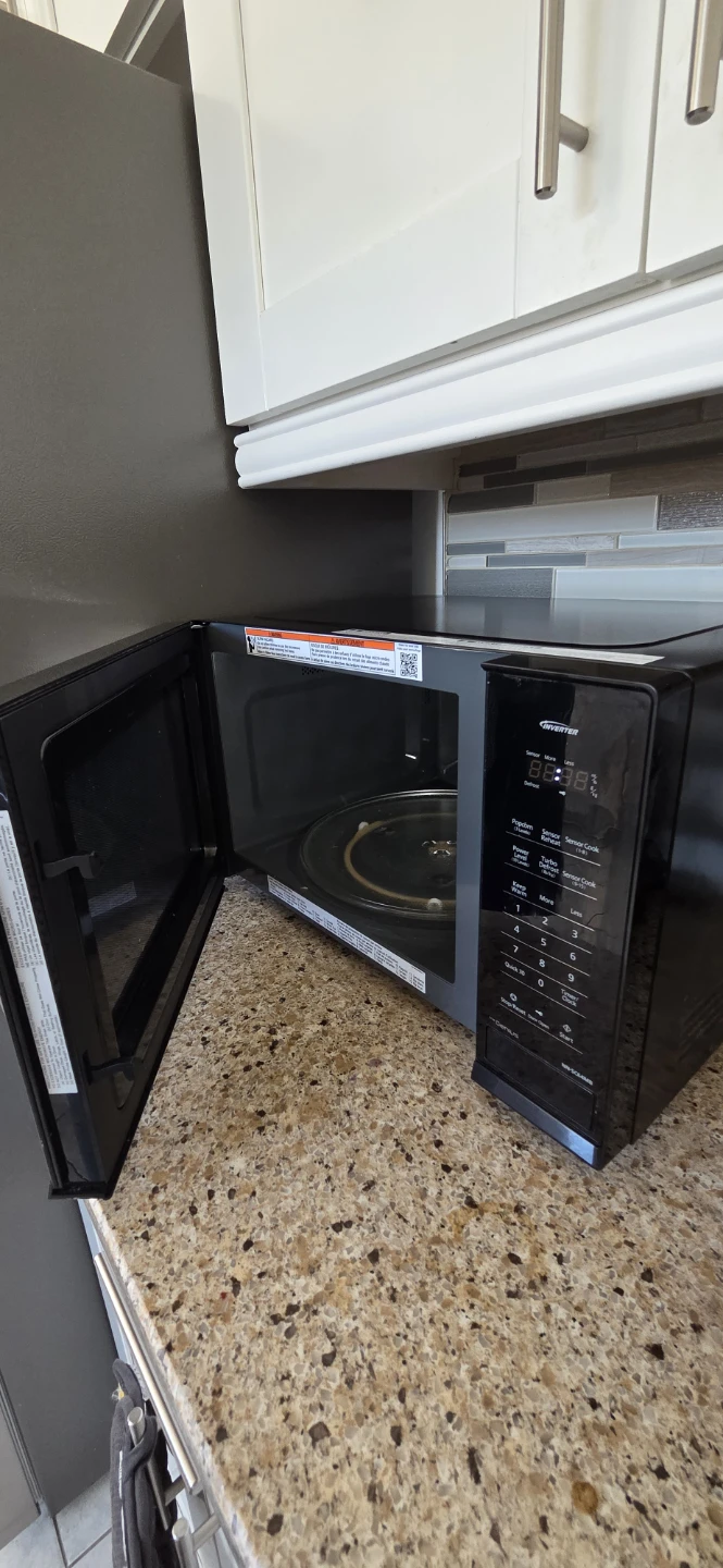 Panasonic 1.3 cu. ft. Black Microwave Oven NN-SC64MB - photo 2