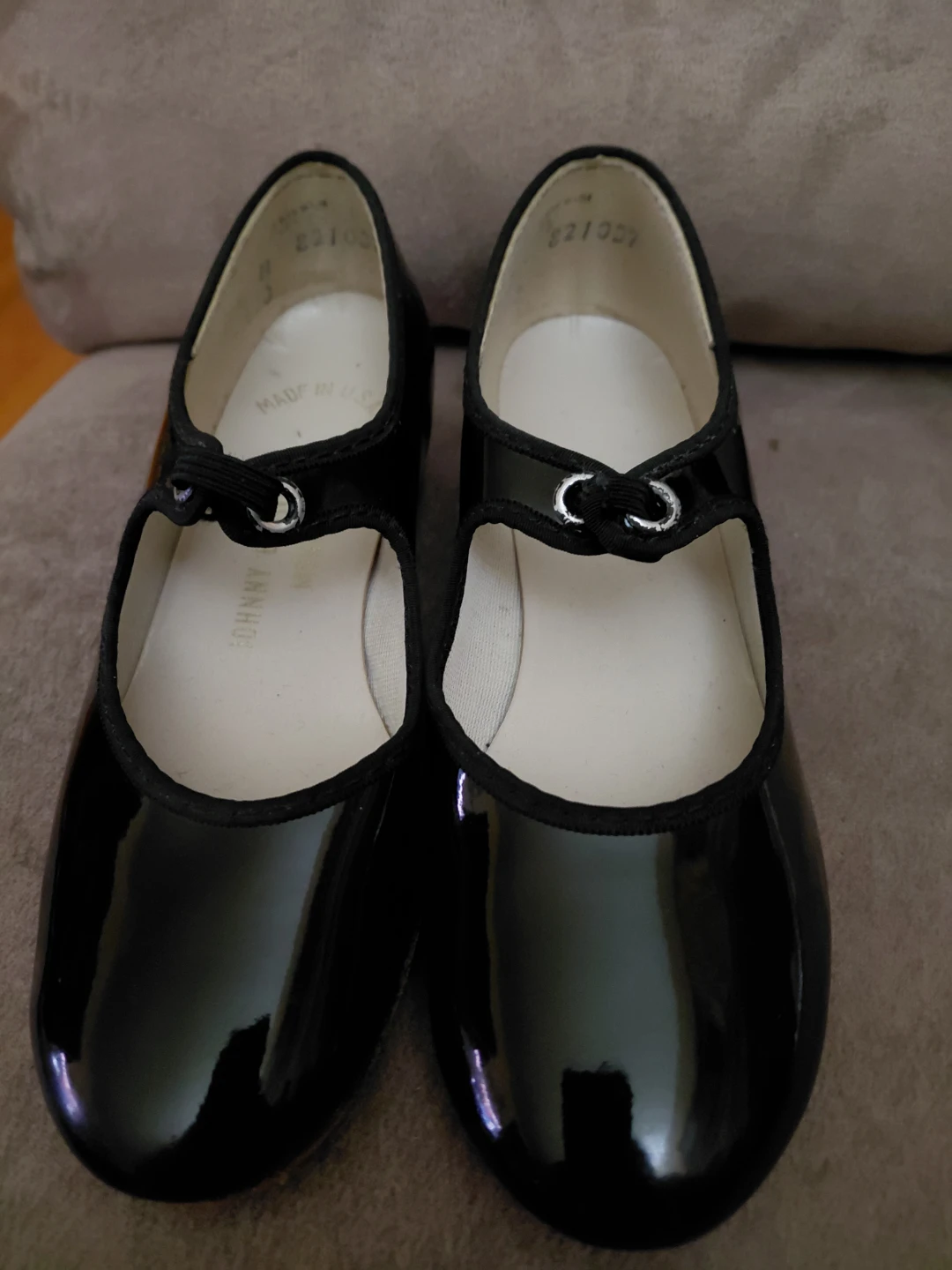 Girls Capezio Black Patent Tap Shoes Size 11 1/2
